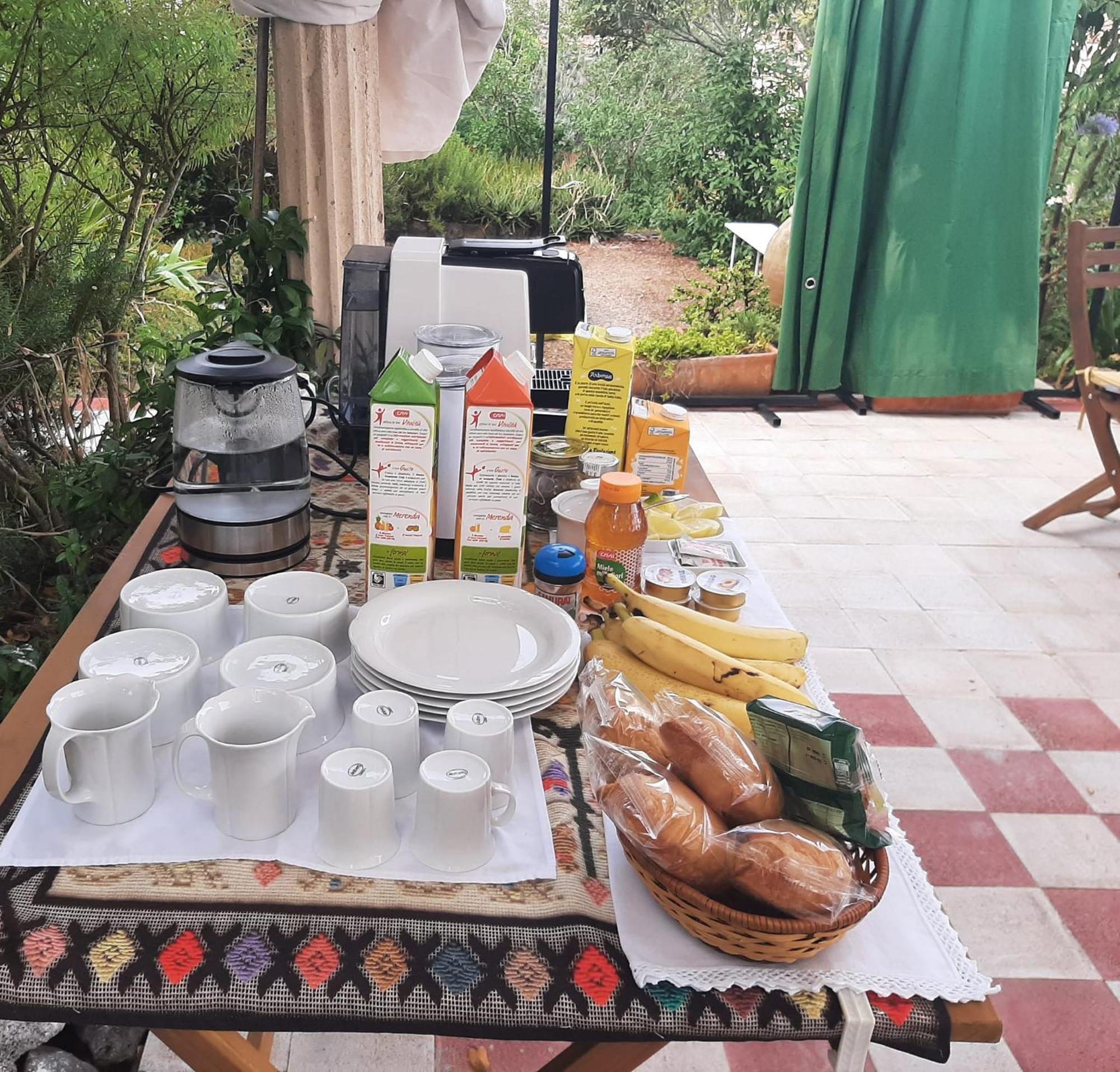 B&B Il Giardino Del Barone Pozzomaggiore Eksteriør bilde